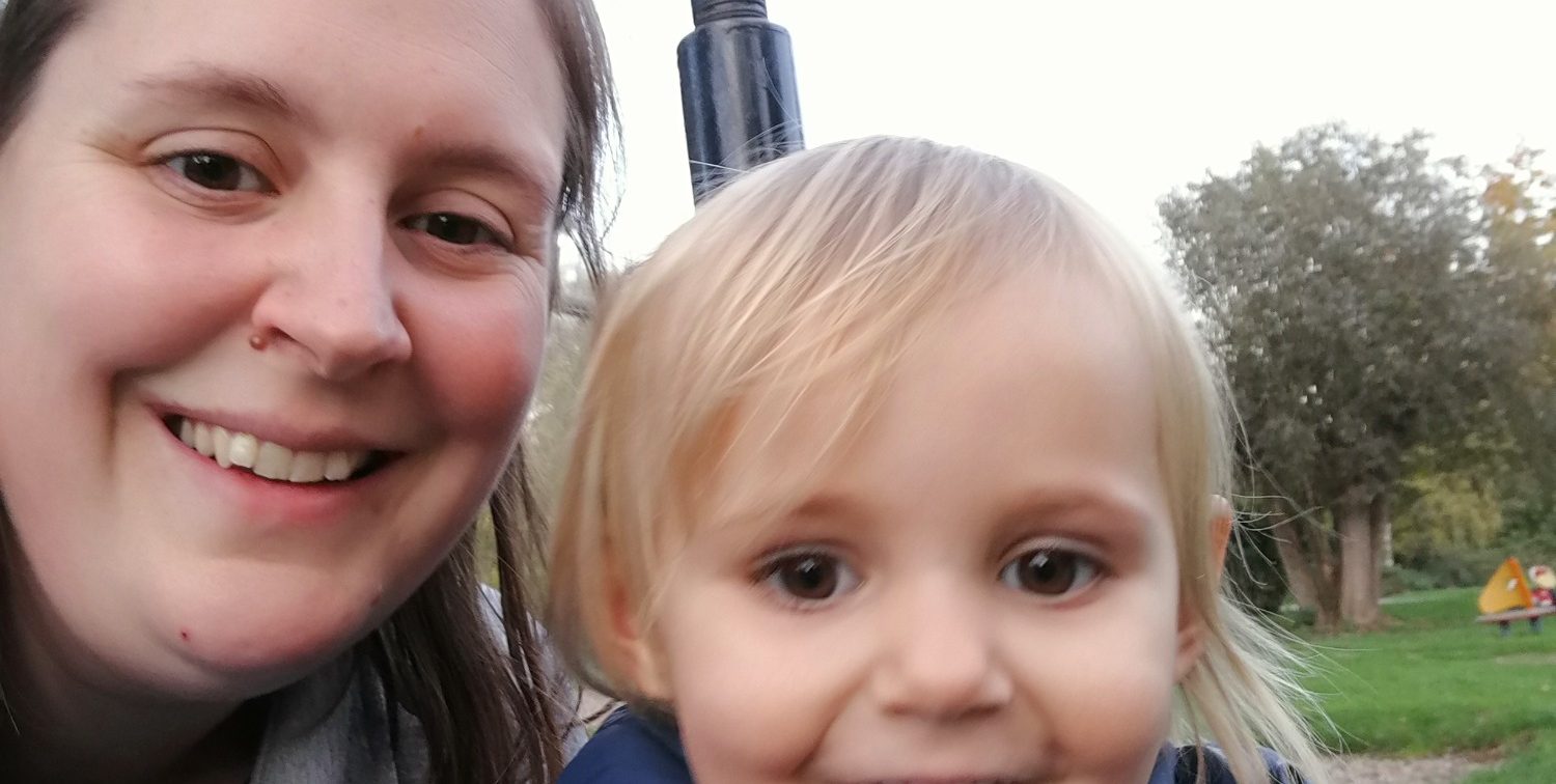 Bild von Svenja mit einem Kind